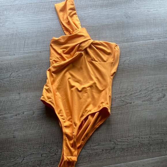 Princess Polly bodysuit - Picture 2 of 5